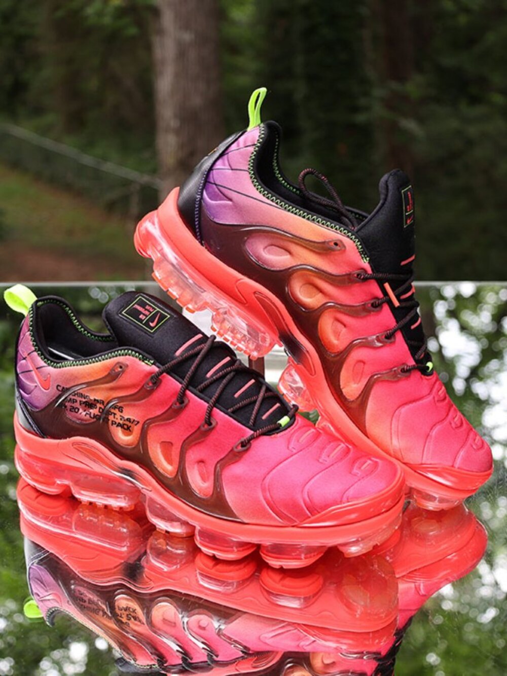 Nike Air Vapormax Plus Laser Crimson - Picture 3 of 15